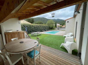 Maison avec piscine entre plage et montagne